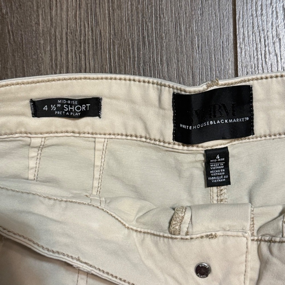 White House Black Market Mid Rise 4.5 Inch Pret A play Shorts Cream Womens 4 - Picture 2 of 3